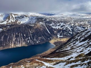 Best of 2021: Loch Eanaich from Sgòr Gaoith, hike and fly on the Skin 3P